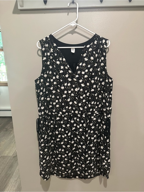GAP Dresses & Skirts - GAP Black Dress with White Floral Print